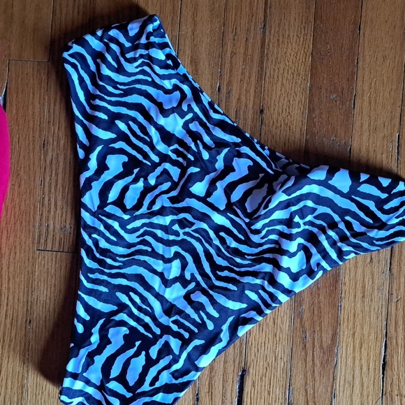 Bikini - Picture 2 of 5